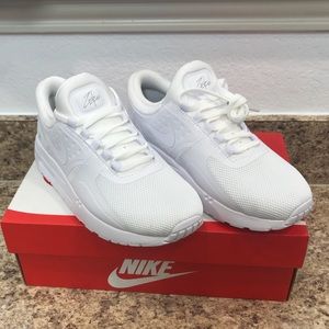 Nike Air Max Zero Essential PS Size 3 Youth